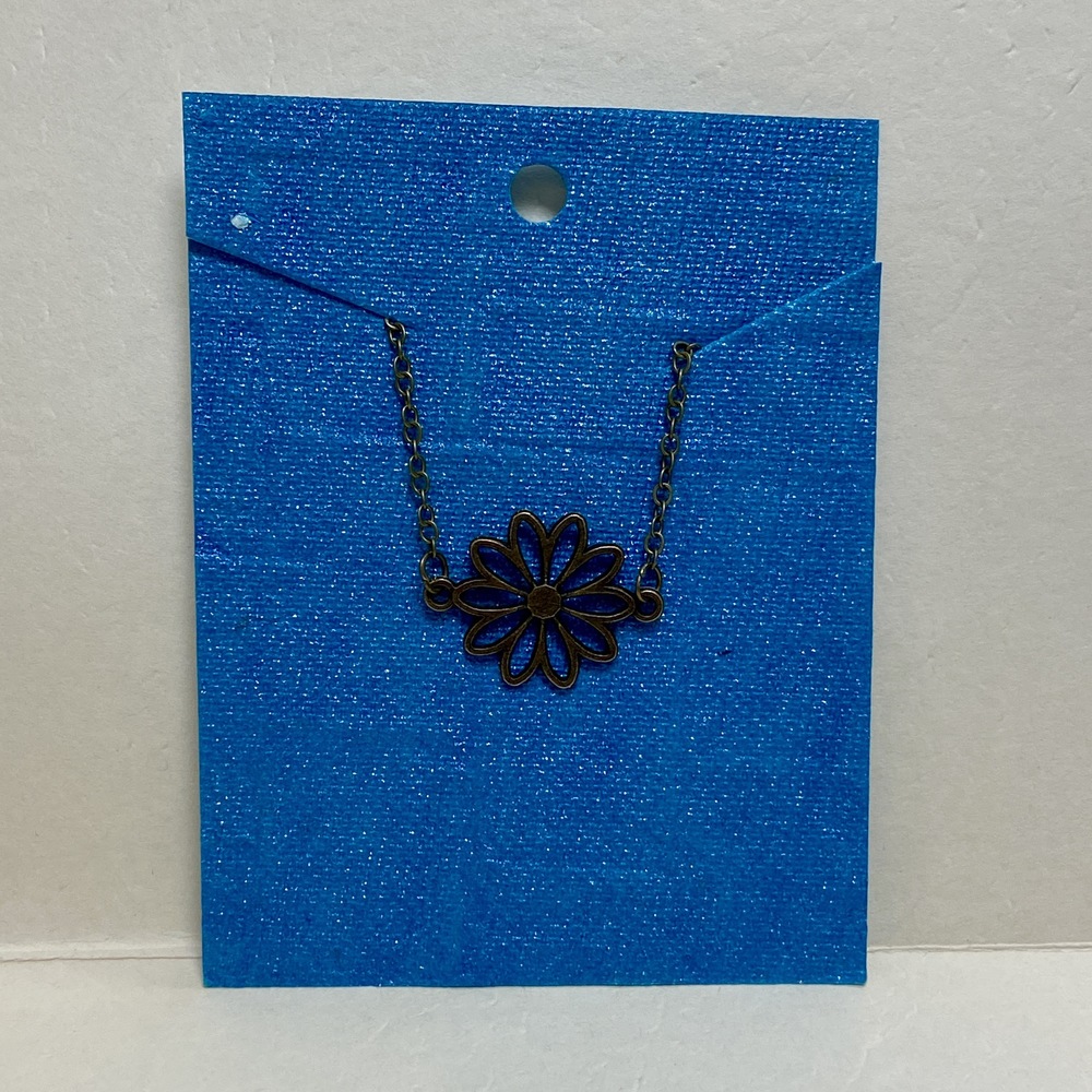 🦚 10 for $10 🦚 Charming Daisy Necklace